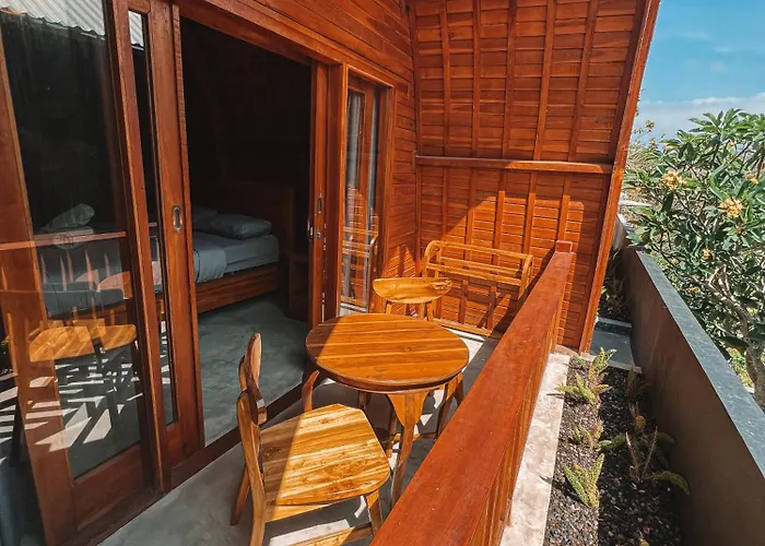Bagus Ink Surf Camp Hostel *
