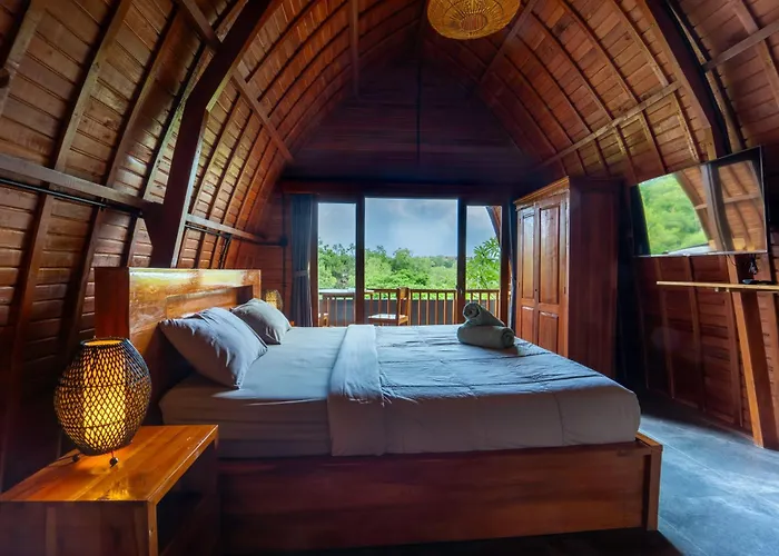 Hostel Bagus Ink Surf Camp