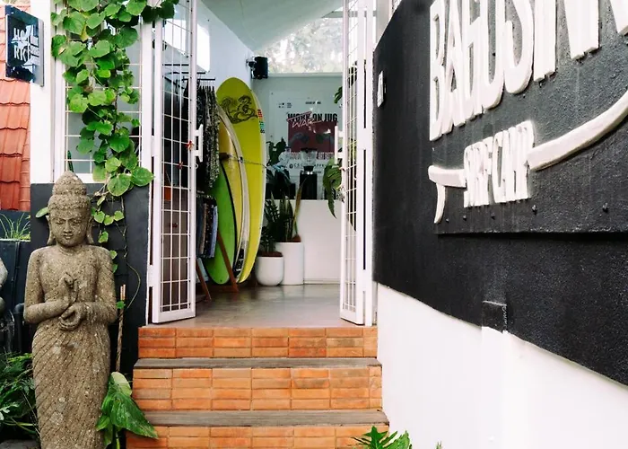 Bagus Ink Surf Camp * Uluwatu