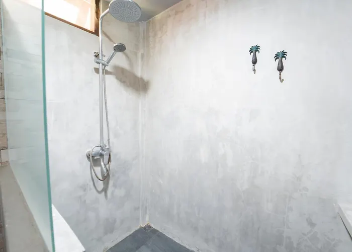 Hostal Bagus Ink Surf Camp