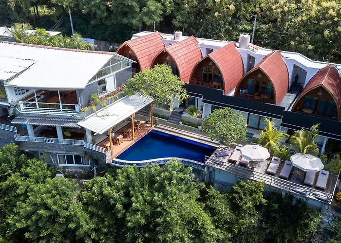 Hostel Bagus Ink Surf Camp *