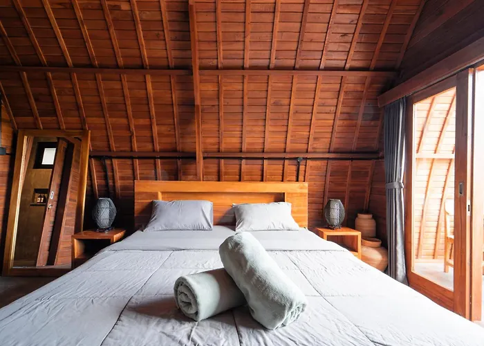 Hostel Bagus Ink Surf Camp