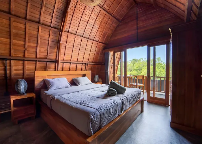 Bagus Ink Surf Camp Hostel Uluwatu